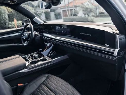 Used 2025 Cadillac Escalade ESV V image 11