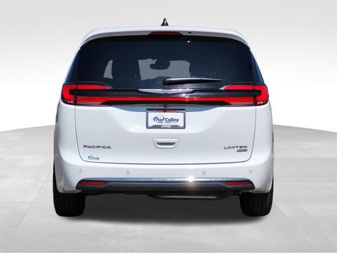 Used 2026 Chrysler Pacifica Limited AWD/4WD image 3