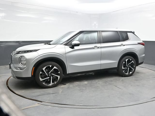 Used 2024 Mitsubishi Outlander SE AWD/4WD image 3