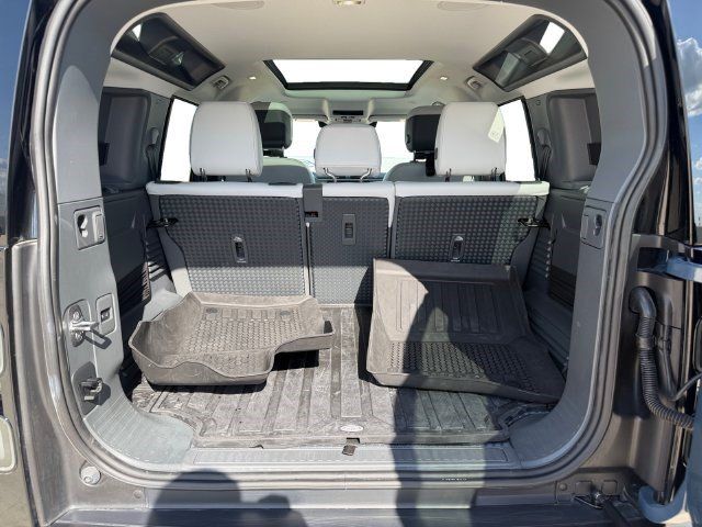Certified 2026 Land Rover Defender 110 X-Dynamic SE AWD/4WD image 18