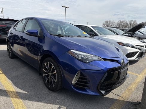 Used 2019 Toyota Corolla SE image 2