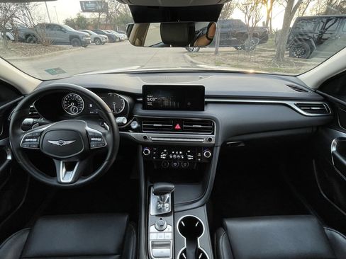 Used 2025 Genesis G70 2.5T image 10