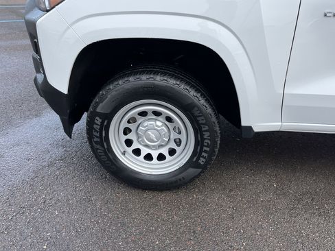 Used 2023 Chevrolet Colorado W/T image 31