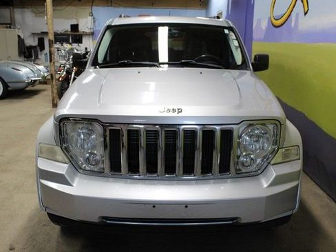 Used 2010 Jeep Liberty Limited image 2