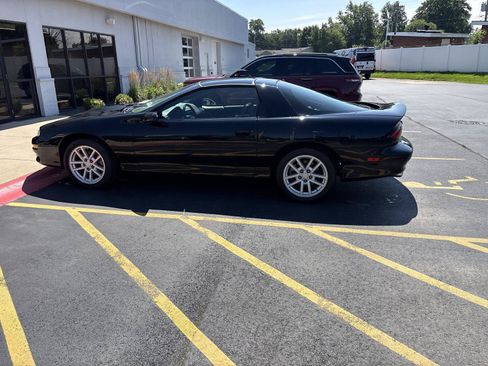 Used 2000 Chevrolet Camaro Z28 w/ SS Performance/Appearance Pkg RWD image 8
