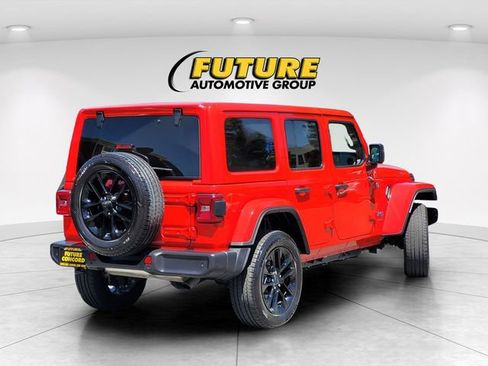 Used 2025 Jeep Wrangler Unlimited Sahara w/ Safety Group AWD/4WD image 7