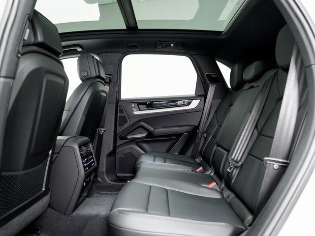Certified 2026 Porsche Cayenne AWD/4WD image 24
