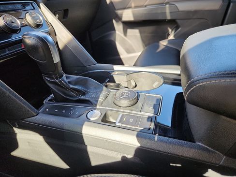 Used 2022 Volkswagen Atlas Cross Sport SE w/ Black Wheel Package image 20