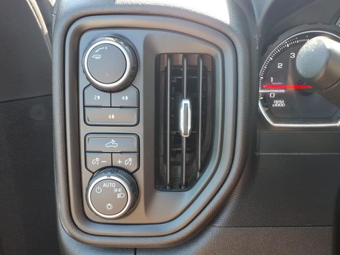 Used 2021 Chevrolet Silverado 2500 Custom w/ Custom Convenience Package AWD/4WD image 21