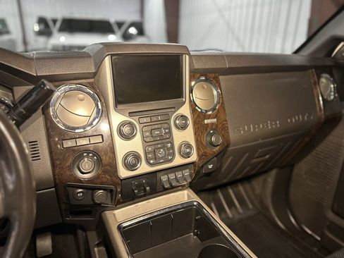 Used 2015 Ford F250 Platinum w/ FX4 Off-Road Package image 28