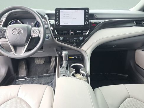 Used 2024 Toyota Camry XLE FWD image 11
