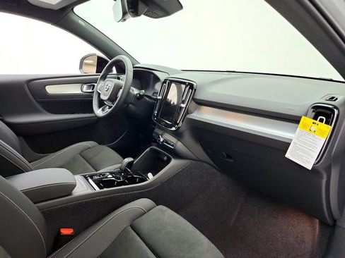 New 2026 Volvo XC40 B5 Ultra w/ Protection Package Premier AWD/4WD image 13