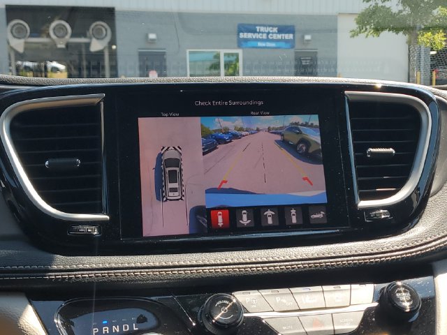 Certified 2024 Chrysler Pacifica Touring-L AWD/4WD image 29