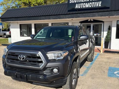 Used 2016 Toyota Tacoma SR5 w/ SR5 Appearance Package (SN) image 3
