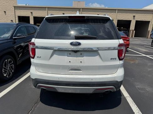 Used 2017 Ford Explorer XLT w/ Equipment Group 202A AWD/4WD image 4