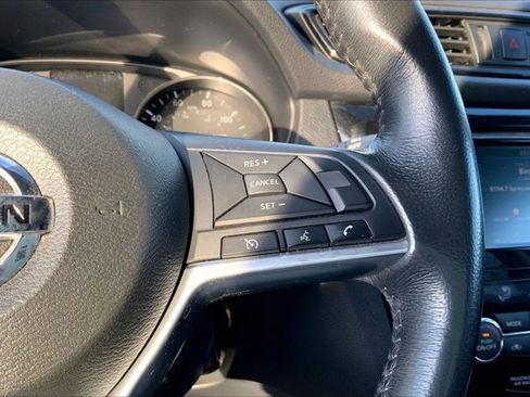 Used 2018 Nissan Rogue SV image 18