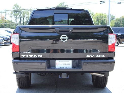 Used 2019 Nissan Titan SV w/ SV Convenience Package AWD/4WD image 7