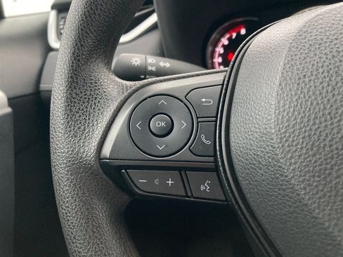 Used 2025 Toyota RAV4 XLE FWD image 16