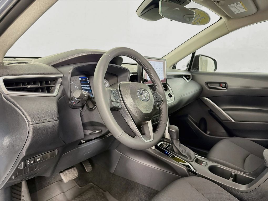Used 2024 Toyota Corolla Cross LE FWD image 14