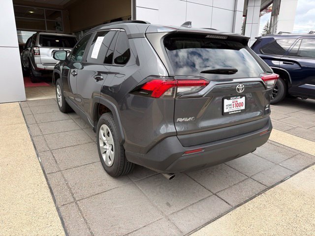 Used 2021 Toyota RAV4 LE AWD/4WD image 3