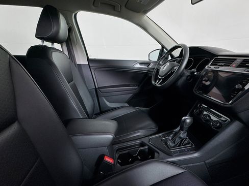 Used 2021 Volkswagen Tiguan SE w/ Panoramic Sunroof Package image 28