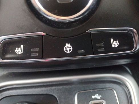 Used 2018 Jeep Compass Latitude w/ Cold Weather Group image 34