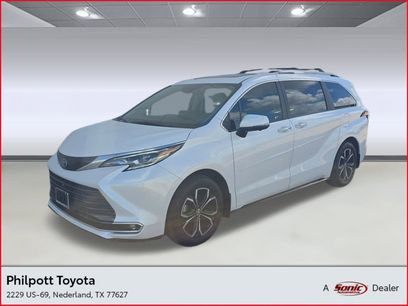 Used 2025 Toyota Sienna Platinum