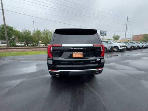 Used 2025 GMC Yukon XL Denali AWD/4WD image 7