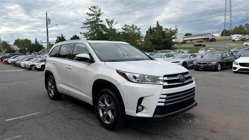 Used 2019 Toyota Highlander Limited AWD/4WD image 3