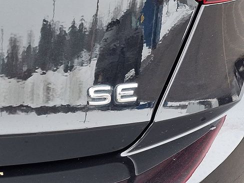 Used 2023 Volkswagen Jetta SE w/ Black Wheel Package image 29