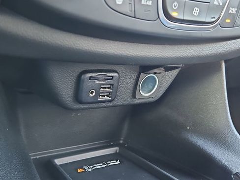 Used 2023 Chevrolet Traverse RS image 28