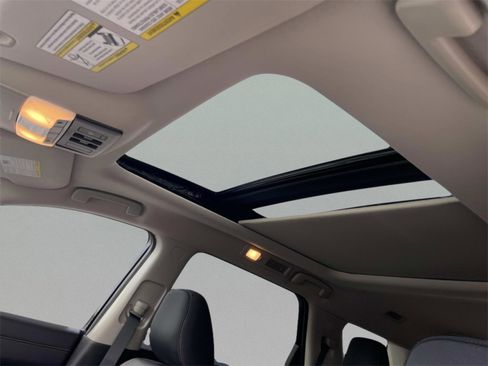 New 2025 Nissan Pathfinder SV image 12