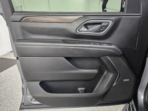 Used 2021 Chevrolet Tahoe Premier w/ Premium Package AWD/4WD image 14