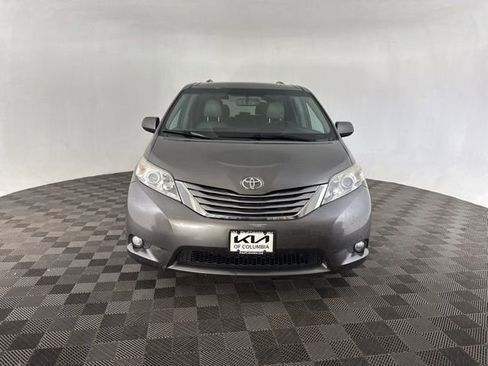 Used 2017 Toyota Sienna XLE Premium image 3