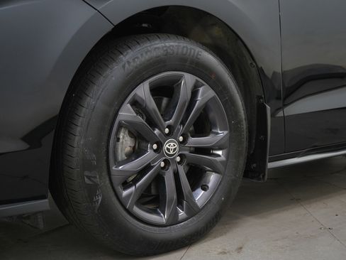 Used 2025 Toyota Sienna XSE AWD/4WD image 30