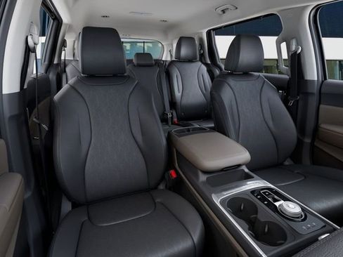 New 2026 Kia Carnival EX image 15