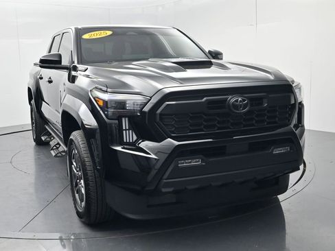 Used 2025 Toyota Tacoma TRD Sport w/ TRD Sport Upgrade Package AWD/4WD image 2