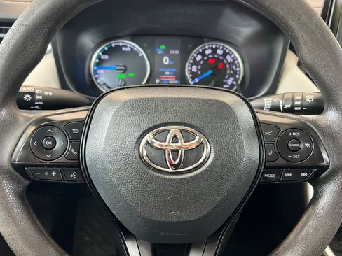 Used 2022 Toyota RAV4 XLE AWD/4WD image 25