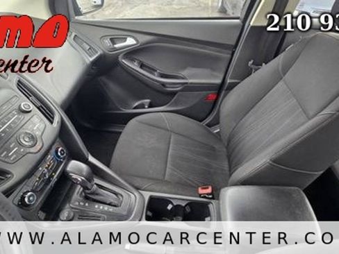 Used 2018 Ford Focus SE FWD image 36