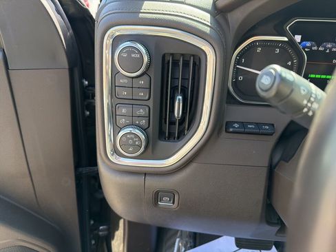 Used 2023 GMC Sierra 2500 Denali w/ Denali Ultimate Package AWD/4WD image 17