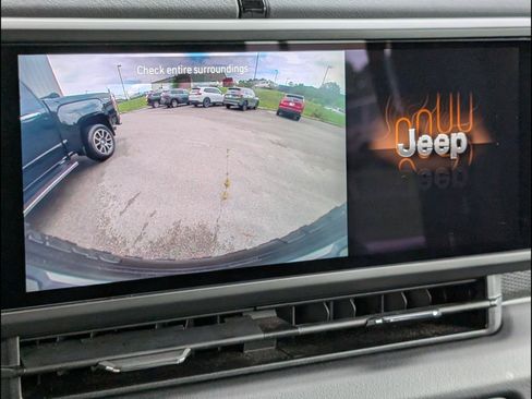Used 2024 Jeep Wrangler Unlimited Rubicon AWD/4WD image 11