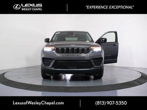 Used 2023 Jeep Grand Cherokee Laredo RWD image 34