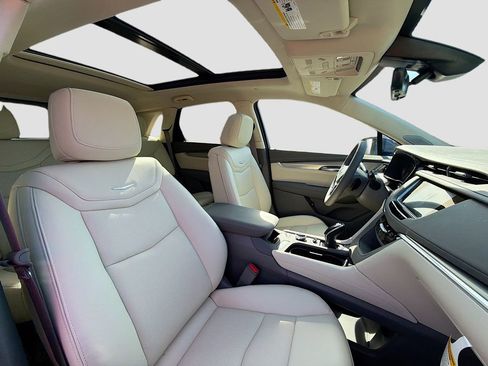 New 2026 Cadillac XT5 Premium Luxury w/ LPO, Blue Accent Package FWD image 30
