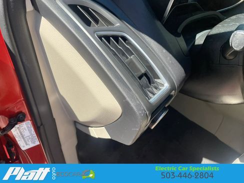 Used 2018 Ford Focus Electric Hatchback FWD image 22