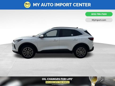 Used 2025 Ford Escape SE FWD image 4