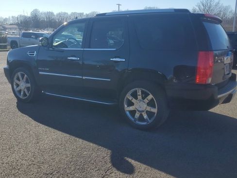 Used 2013 Cadillac Escalade Luxury image 3