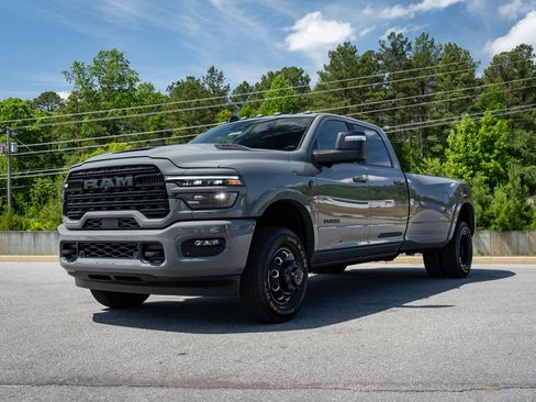 New 2026 RAM 3500 Limited AWD/4WD image 9