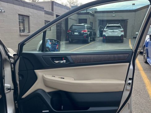 Used 2016 Subaru Outback 3.6R Limited image 11