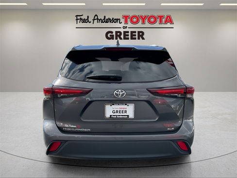 Used 2024 Toyota Highlander XLE image 19
