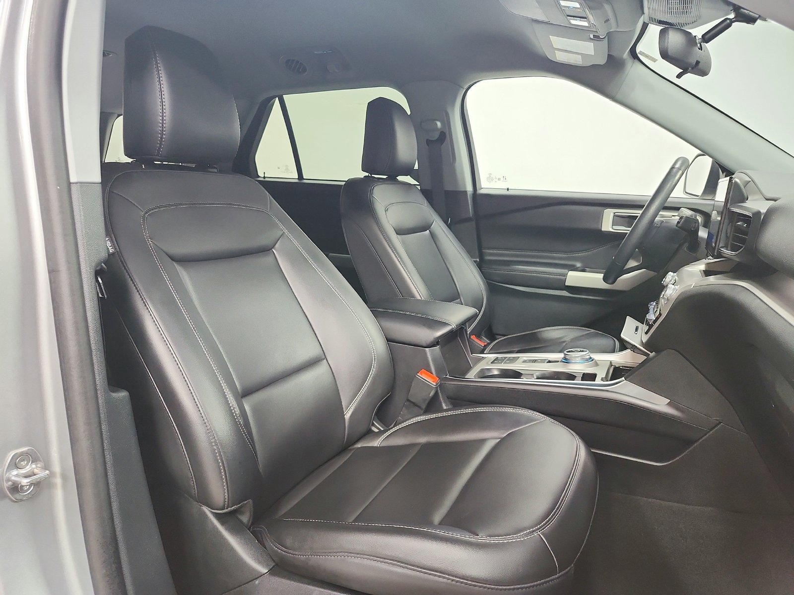 Used 2023 Ford Explorer XLT w/ Equipment Group 202A RWD image 35